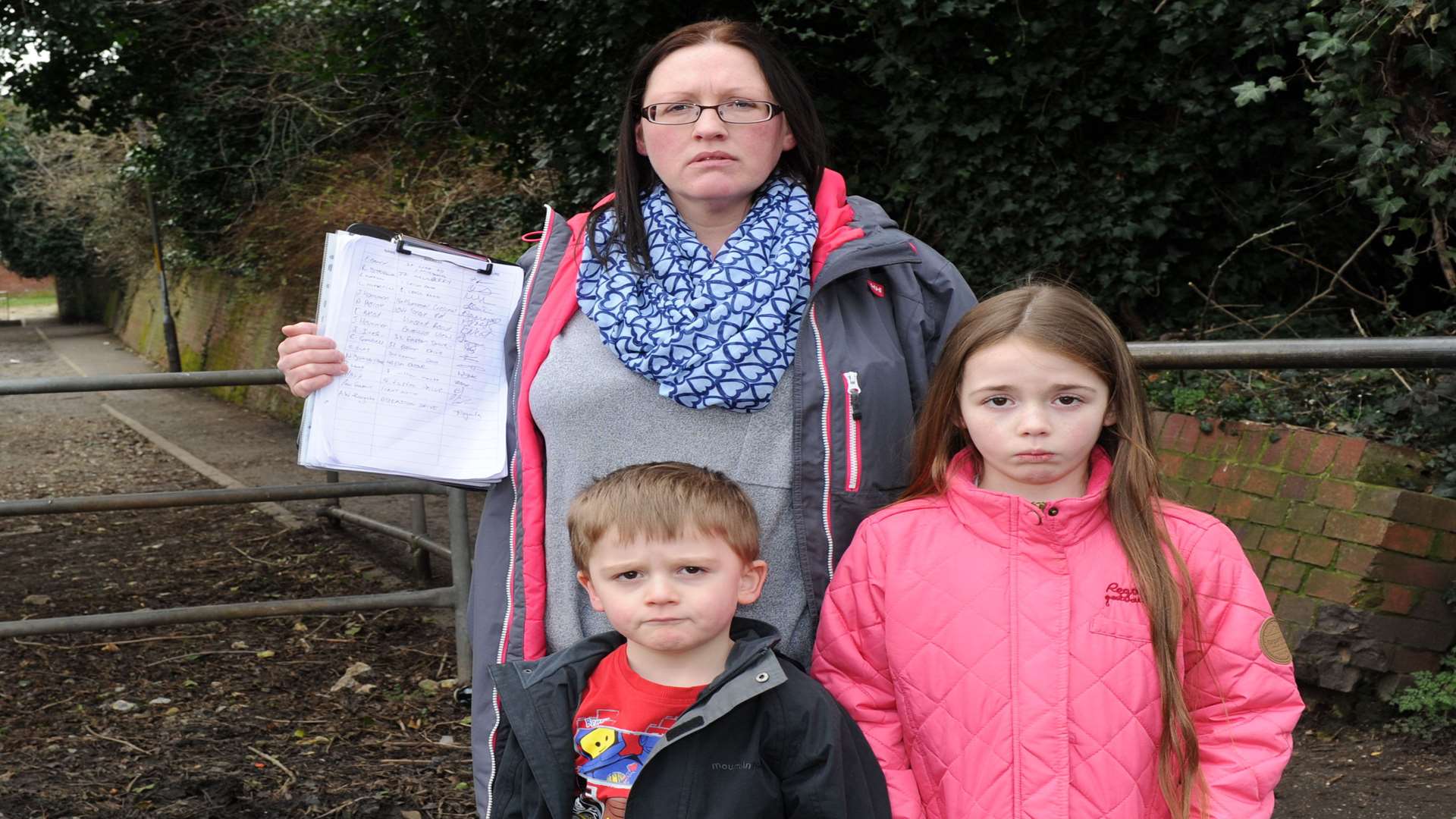 Kerry Capes is campaigning for a footpath to be installed for mums and children making their way from the Great Easthall estate to Lansdowne Primary School