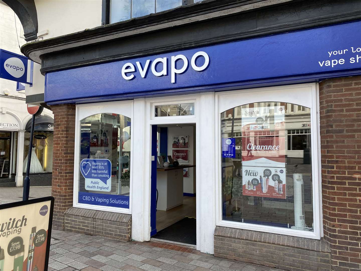 Evapo store along the High Street, at the top of Gabriel's Hill