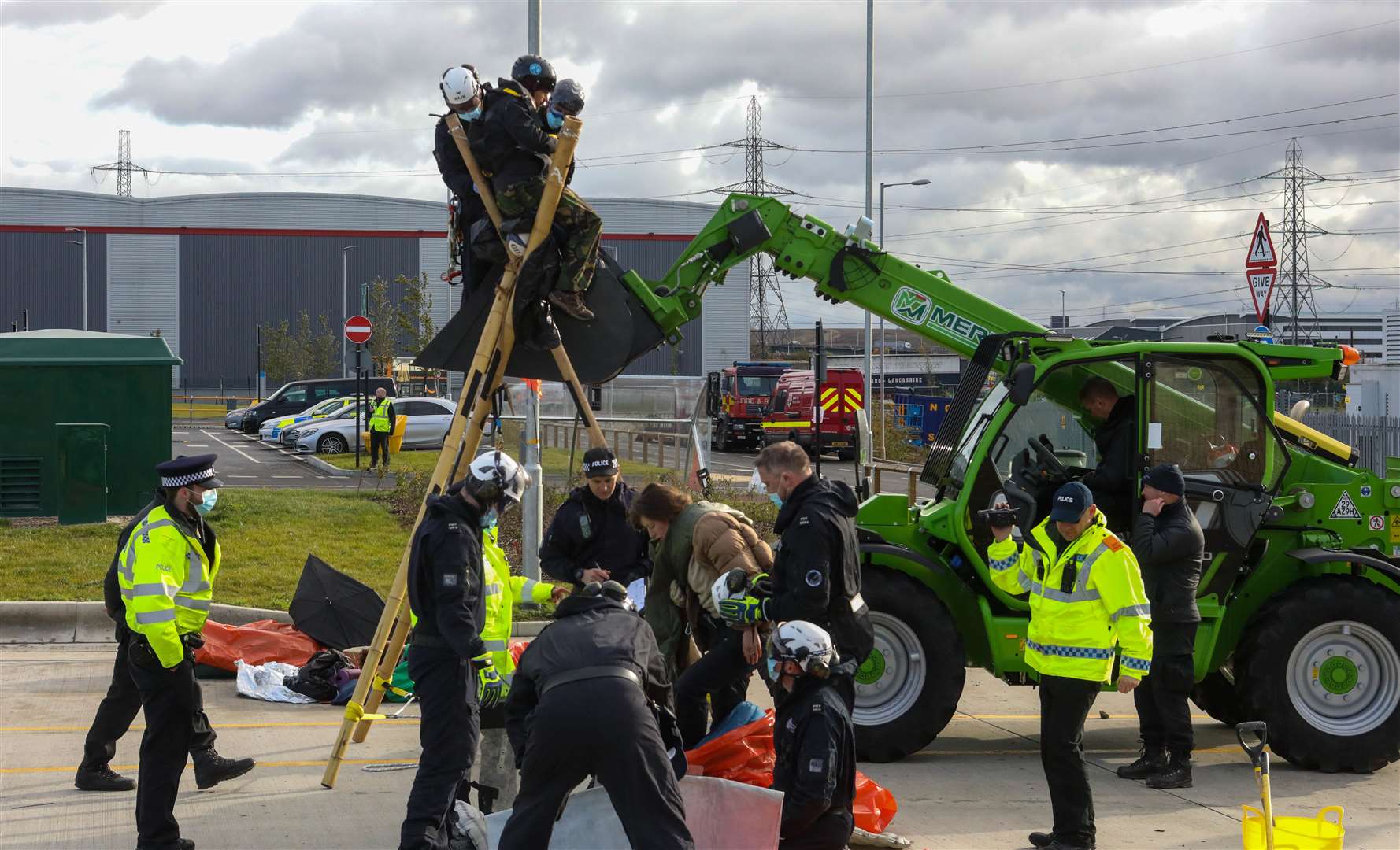 Police with Extinction Rebellion protest at the Amazon Dartford warehouse last year. Photo: UKNIP