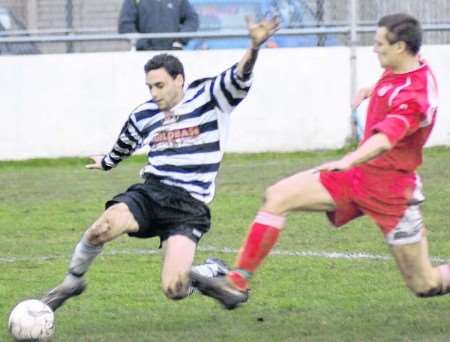Deal left it late to beat Tunbridge Wells and book their place in the Kent Senior Trophy semi-finals