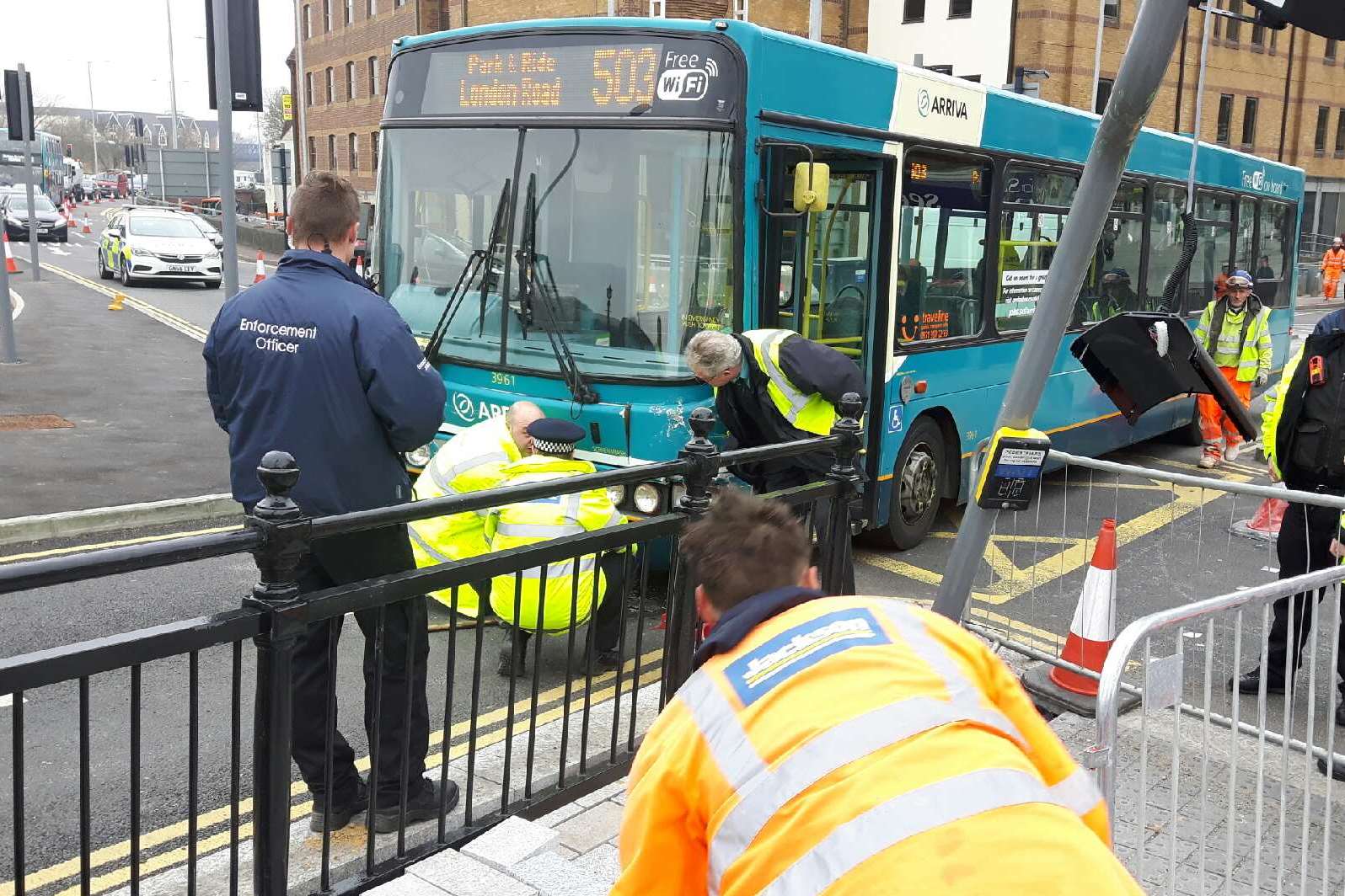 The bus crashed into a traffic light