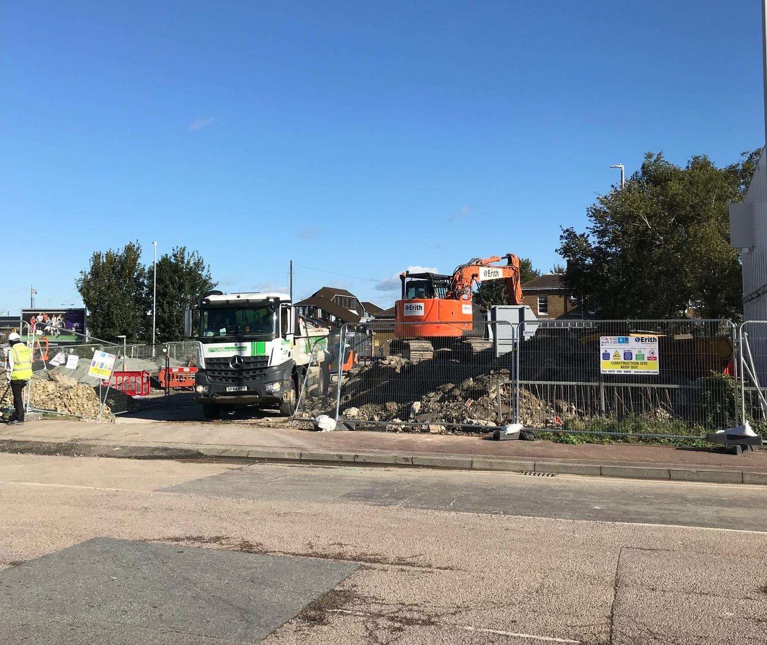 Roadworks being completed in St Michael's Road, Sittingbourne (4608767)