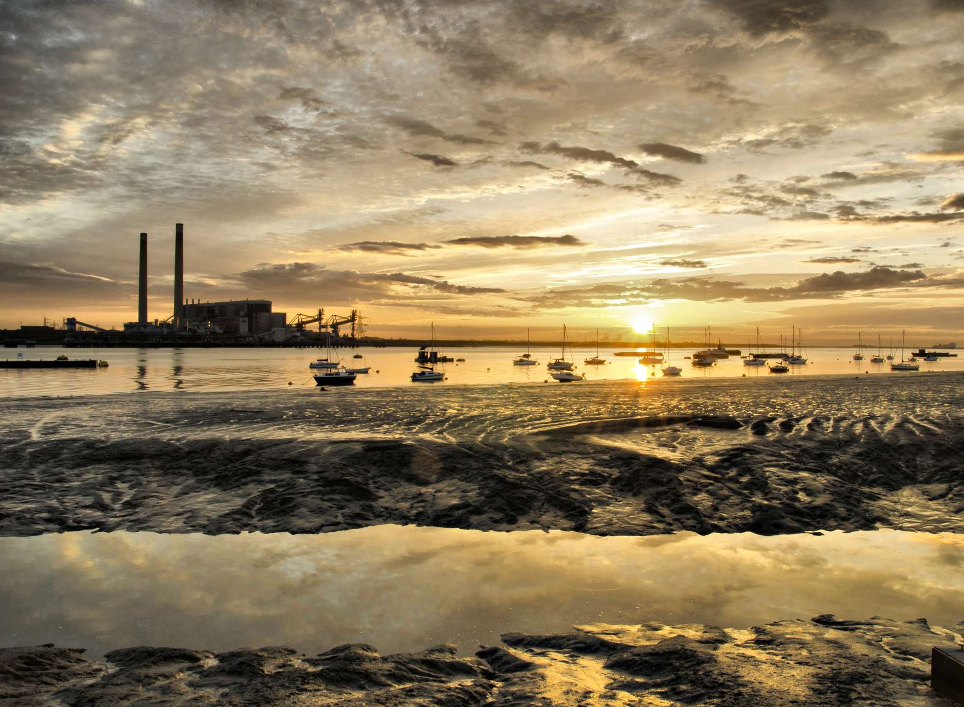 A beautiful sunrise over the River Thames at Gravesend