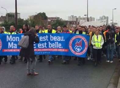 Protesters prepare to form a human chain in Calais