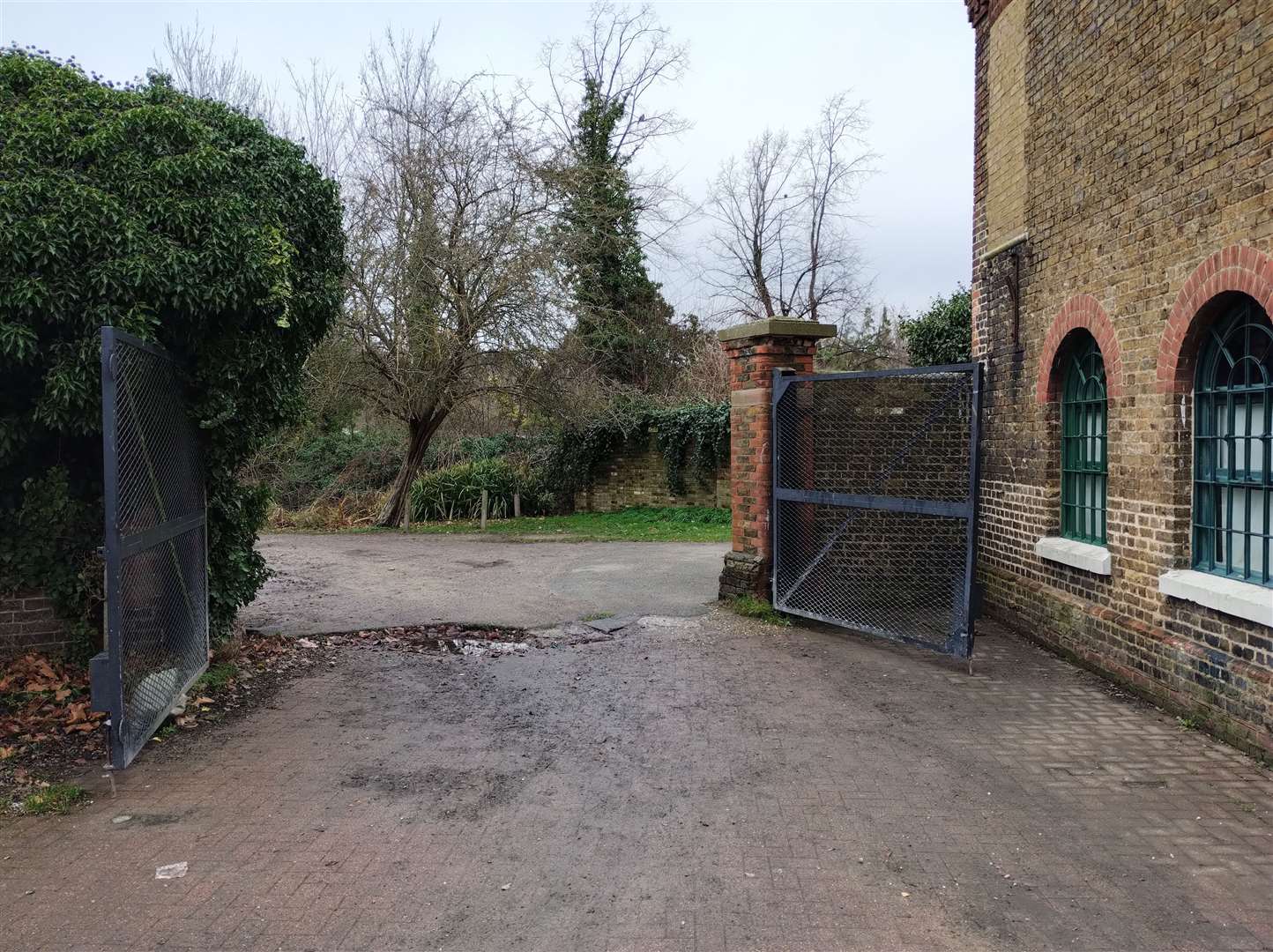 Home Bargains have now arranged for the gate to be unchained and it stands open once again