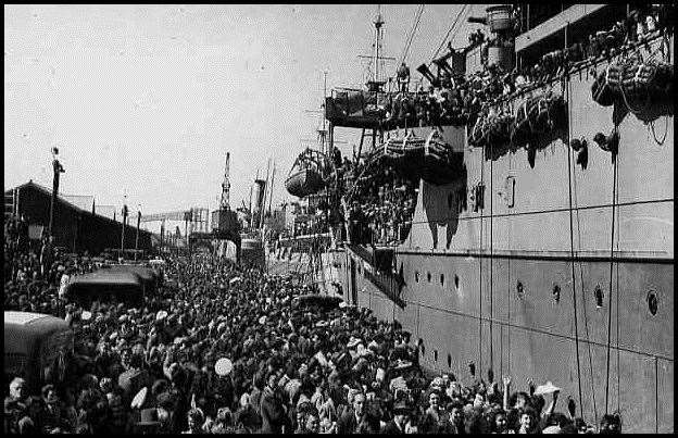 Huge crowds waited in Freemantle to greet the returning POWs.  Image COFEPOW