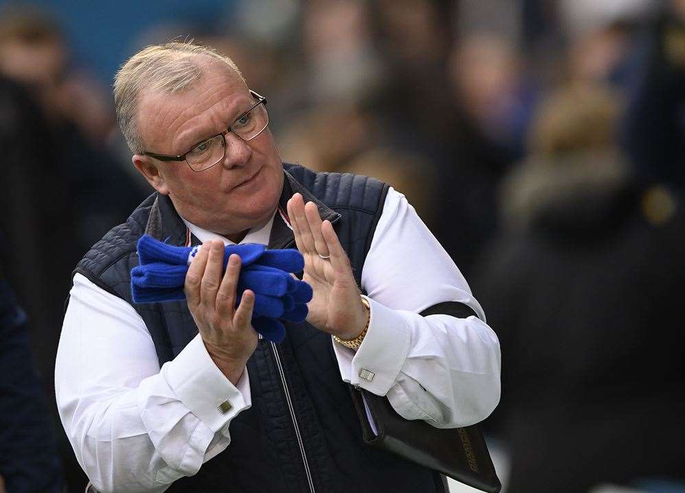 Steve Evans appreciates the crowd on Saturday Picture: Ady Kerry (21789440)