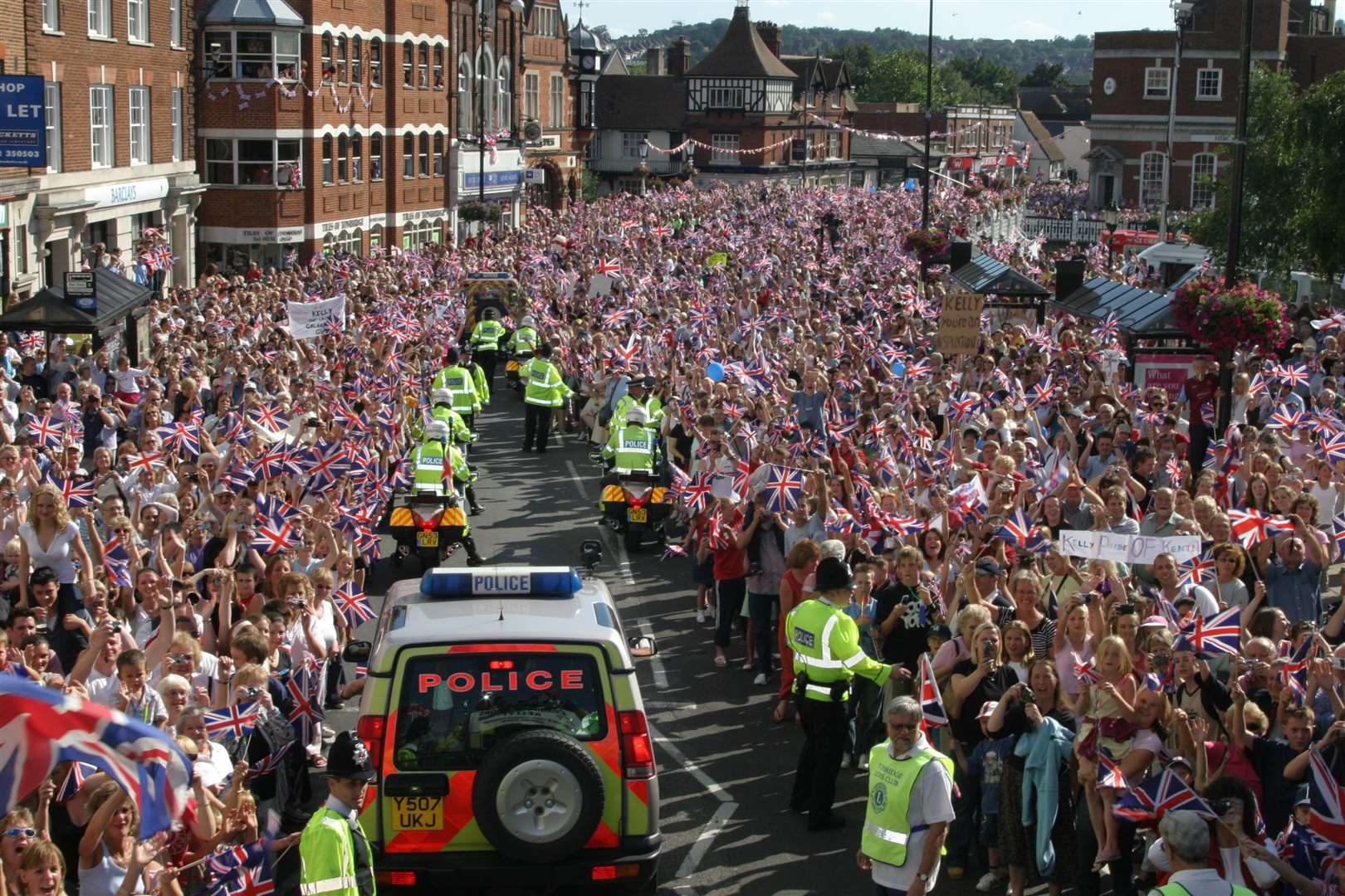 Huge crowds turned out in Tonbridge to greet Olympic hero Kelly Holmes in 2004