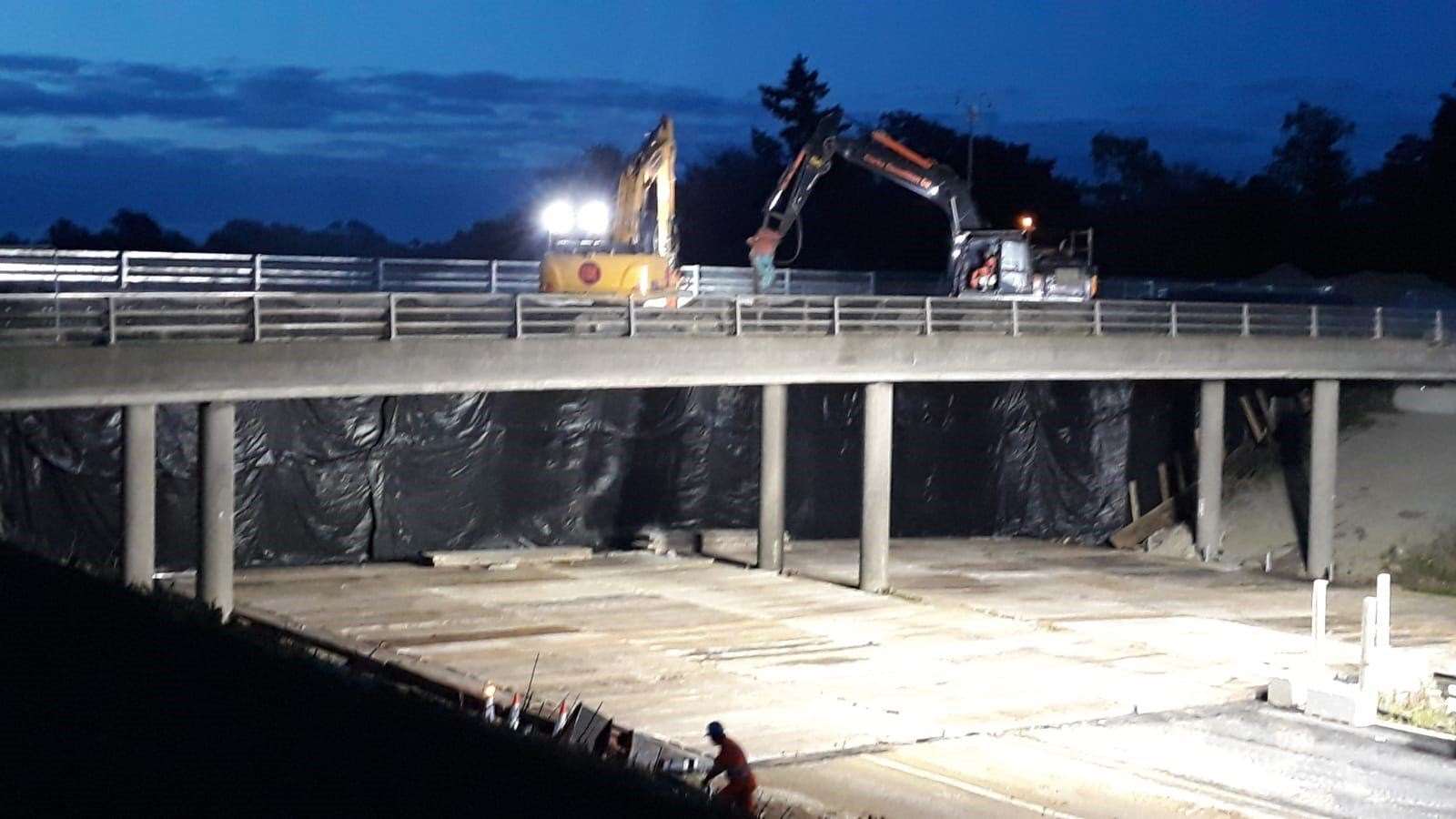 Contractors have spent the weekend demolishing the Highfield Lane bridge over the M20 (16281608)