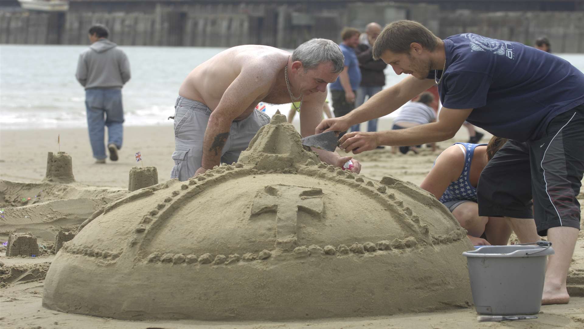 The competition takes place on Sunny Sands
