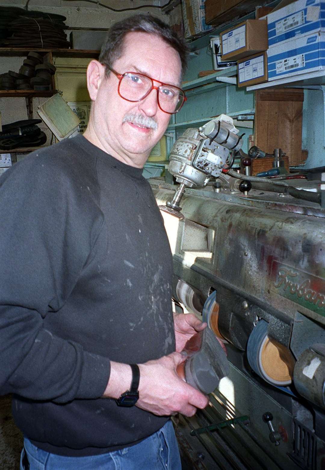 Peter Earl repairs a shoe in March 2002