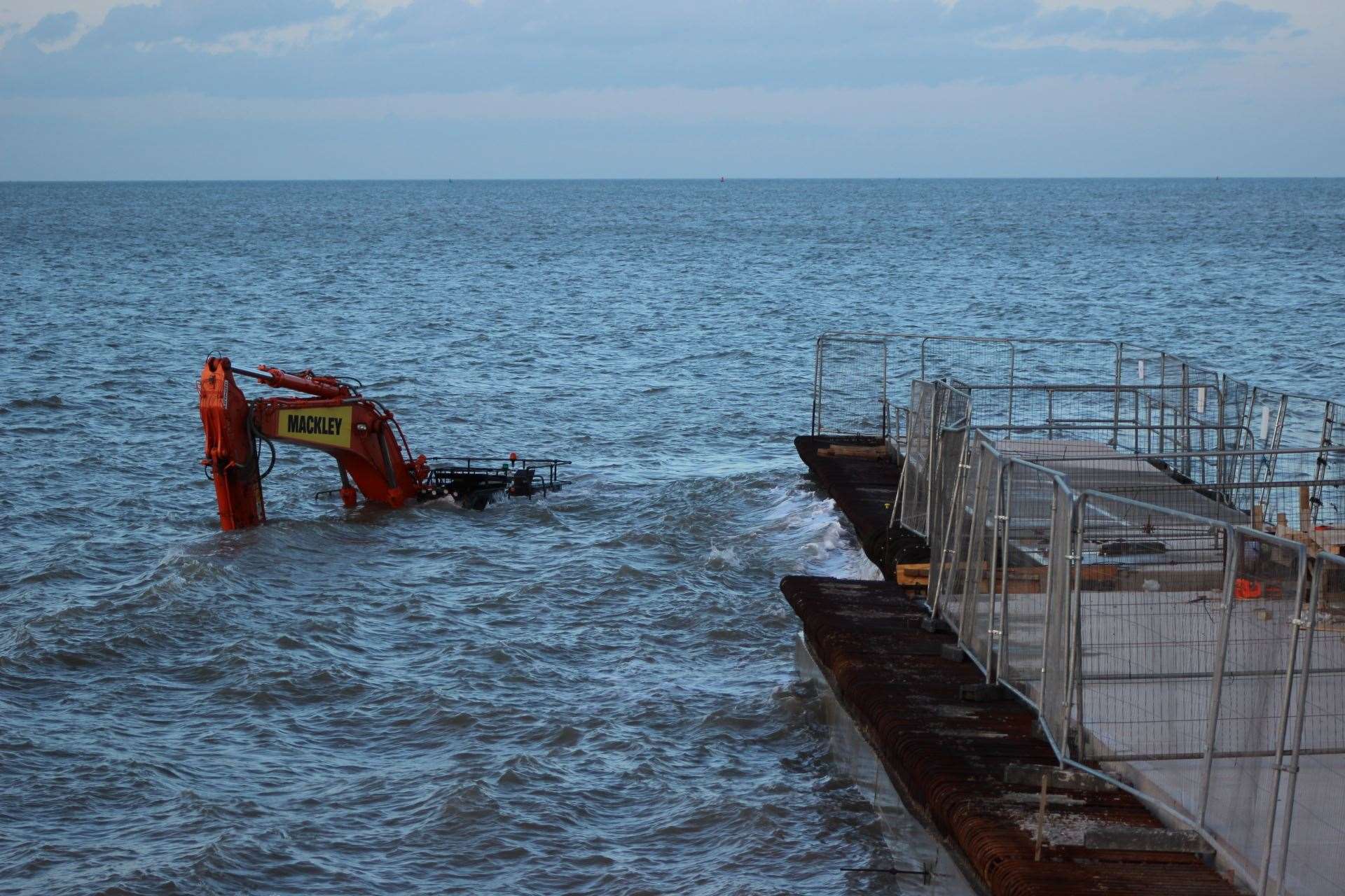 Digger trapped by the tide at Neptune's Jetty, Sheerness (7809688)
