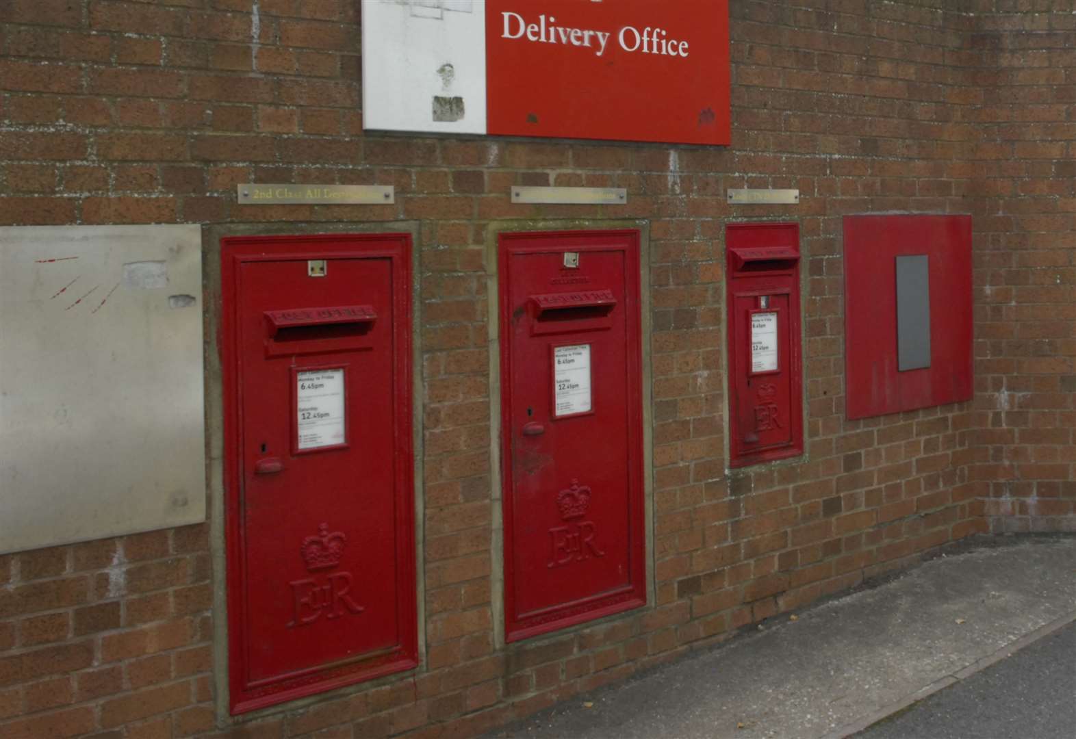 Ashford postman Robert Lockyer sacked 'for being a minute late with ...