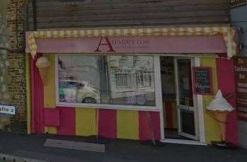 Amarettos is a tiny ice cream parlour in Dymchurch