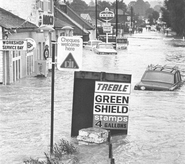 Tonbridge in flood in 1968