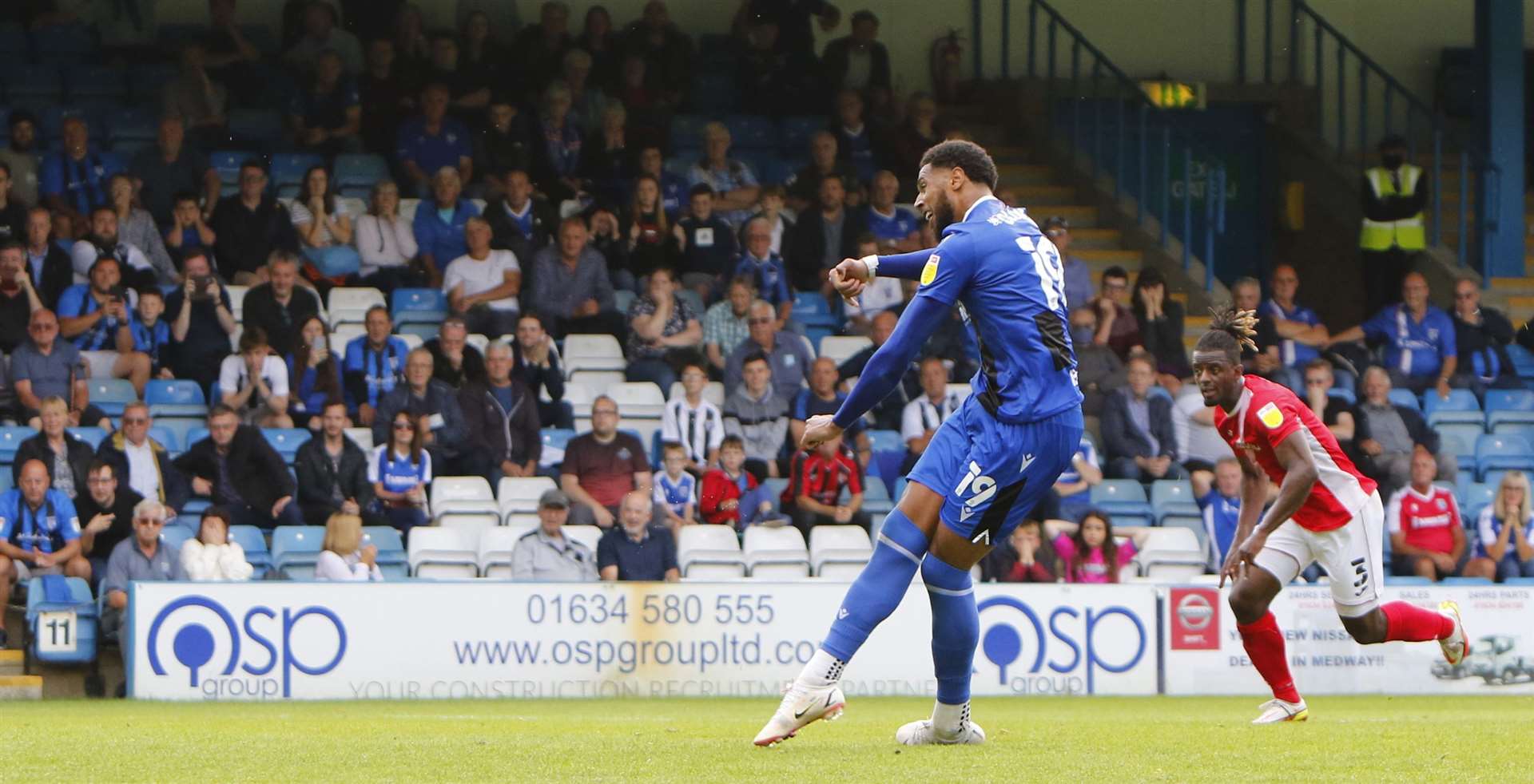 Vadaine Oliver scores the winner from the penalty spot for Gills. Picture: Andy Jones (50452503)