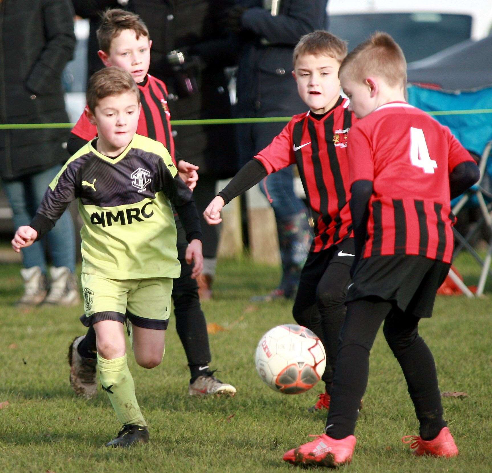 Woodcoombe Youth under-7s (red) take on Medway Town under-7s. Picture: Phil Lee FM23056954