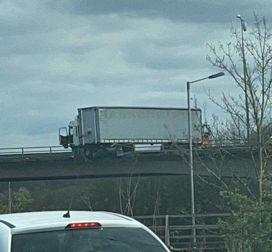 The jacknifed truck was left overhanging the A2. Credit: @hedgemyster23