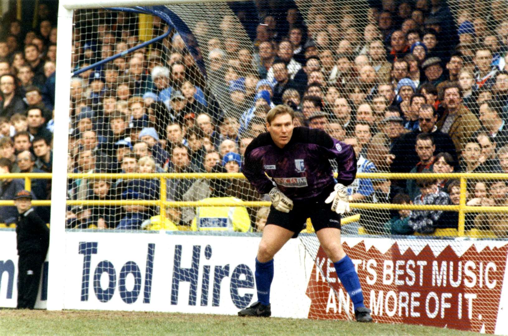Jim Stannard in goal for Gillingham during his record-breaking 1995/96 campaign