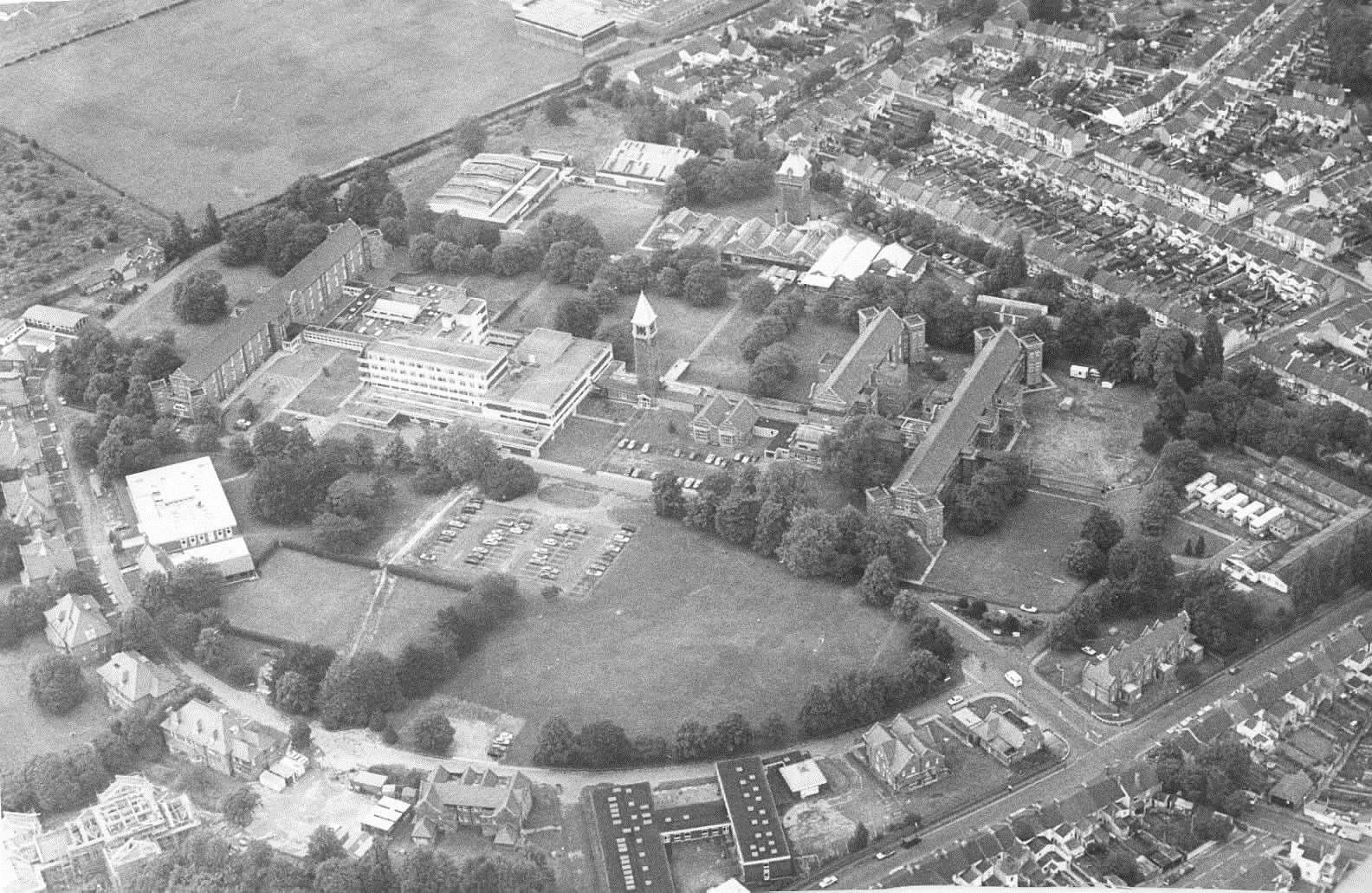 This is Medway Hospital, Gillingham in 1985 as few people have ever seen it and before the major expansion in 1999 saw the hospital double in size