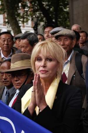 Joanna Lumley with Gurkhas during the High Court protest