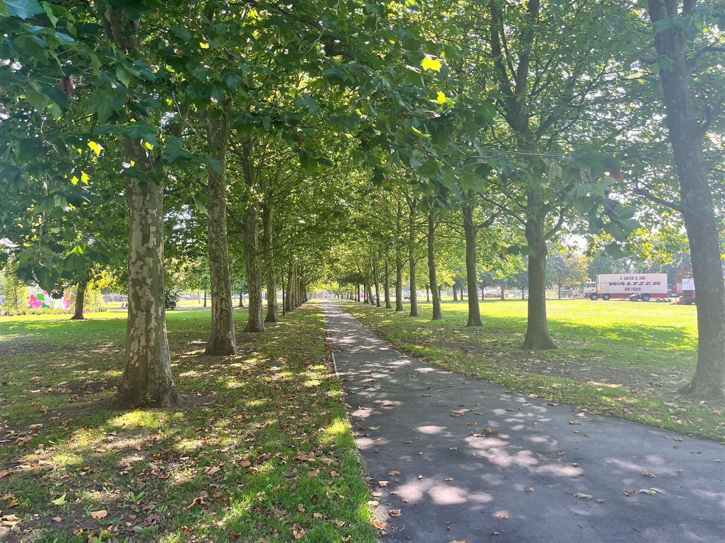 The paths lined with trees reminded us of Hyde Park in London