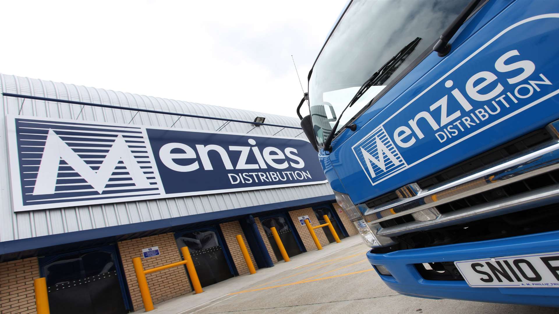 Menzies Distribution staff have voted to approve an offer