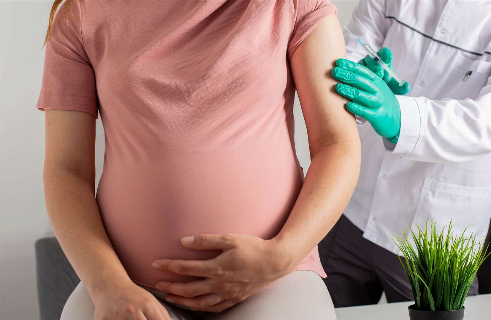 Health officials are encouraging pregnant women to come forward for a jab. Image: iStock.