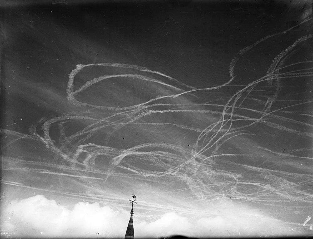 Vapour trails over Maidstone, September 1940