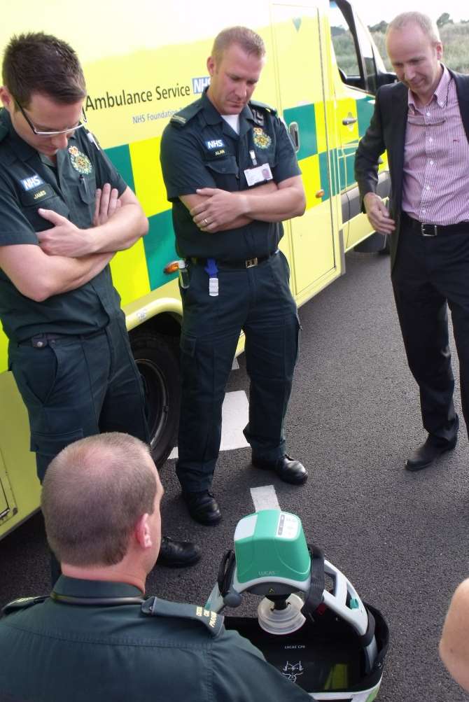 The SECAmb team talk Jos through how the Lucas device operates.