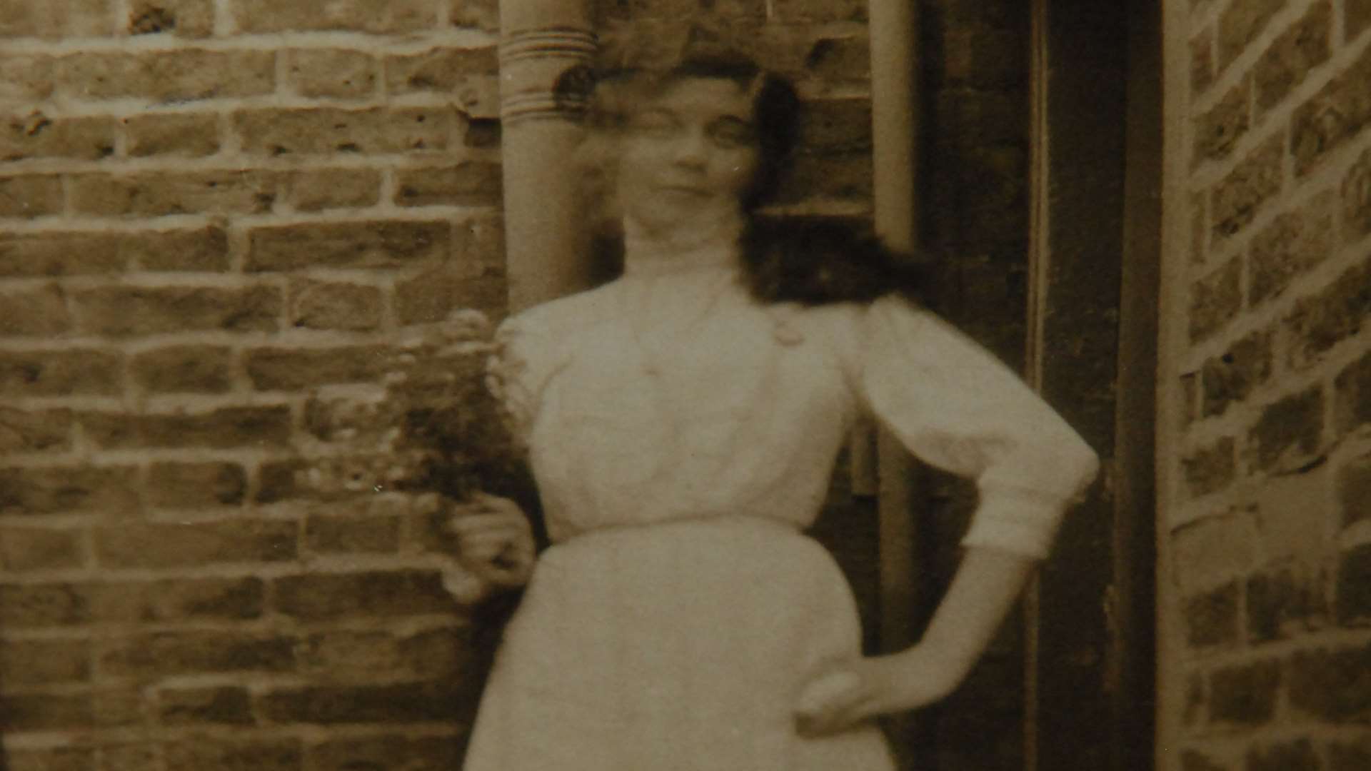Elsie Garlinge as a young woman in her 20s