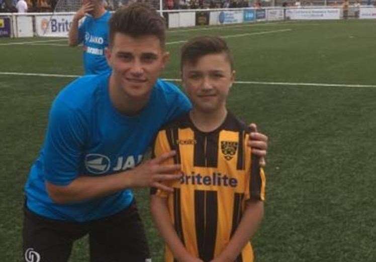 Alfie Weedon with former Maidstone United FC player Jack Paxman. (23809382)