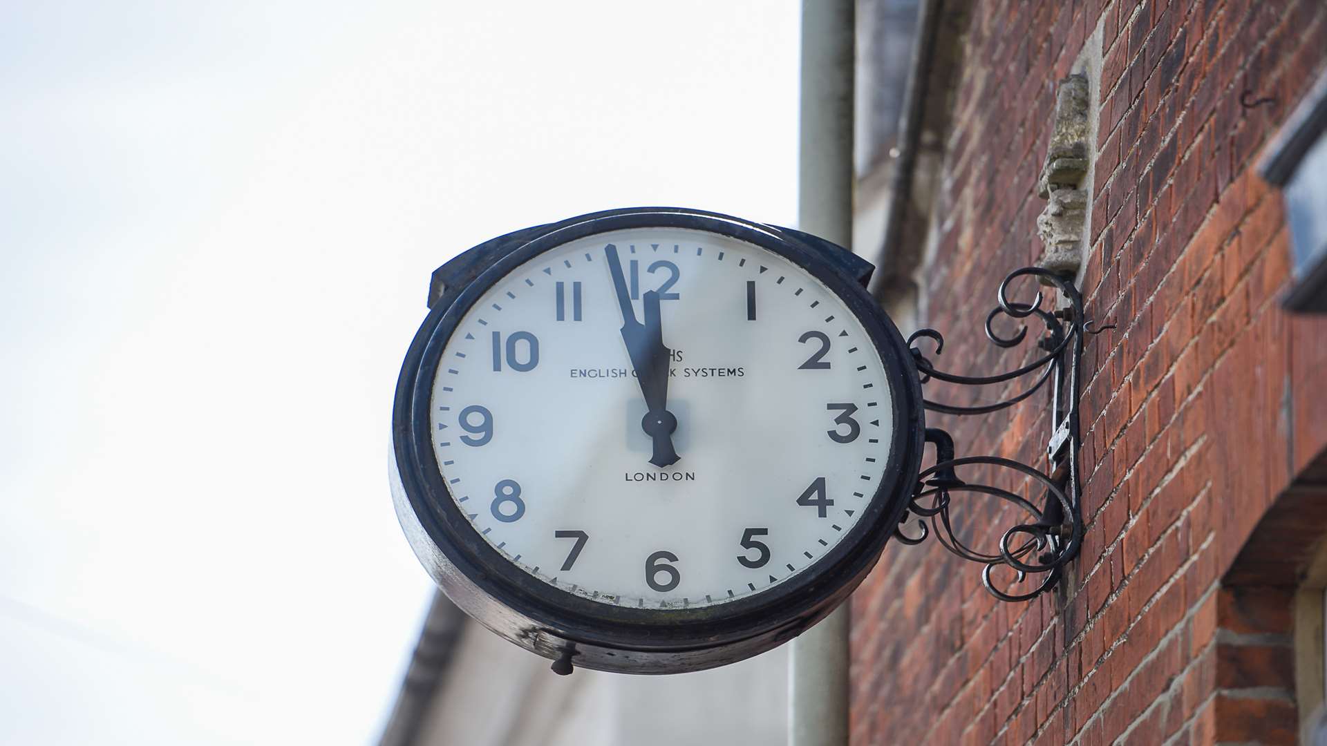 The village clock in Bridge