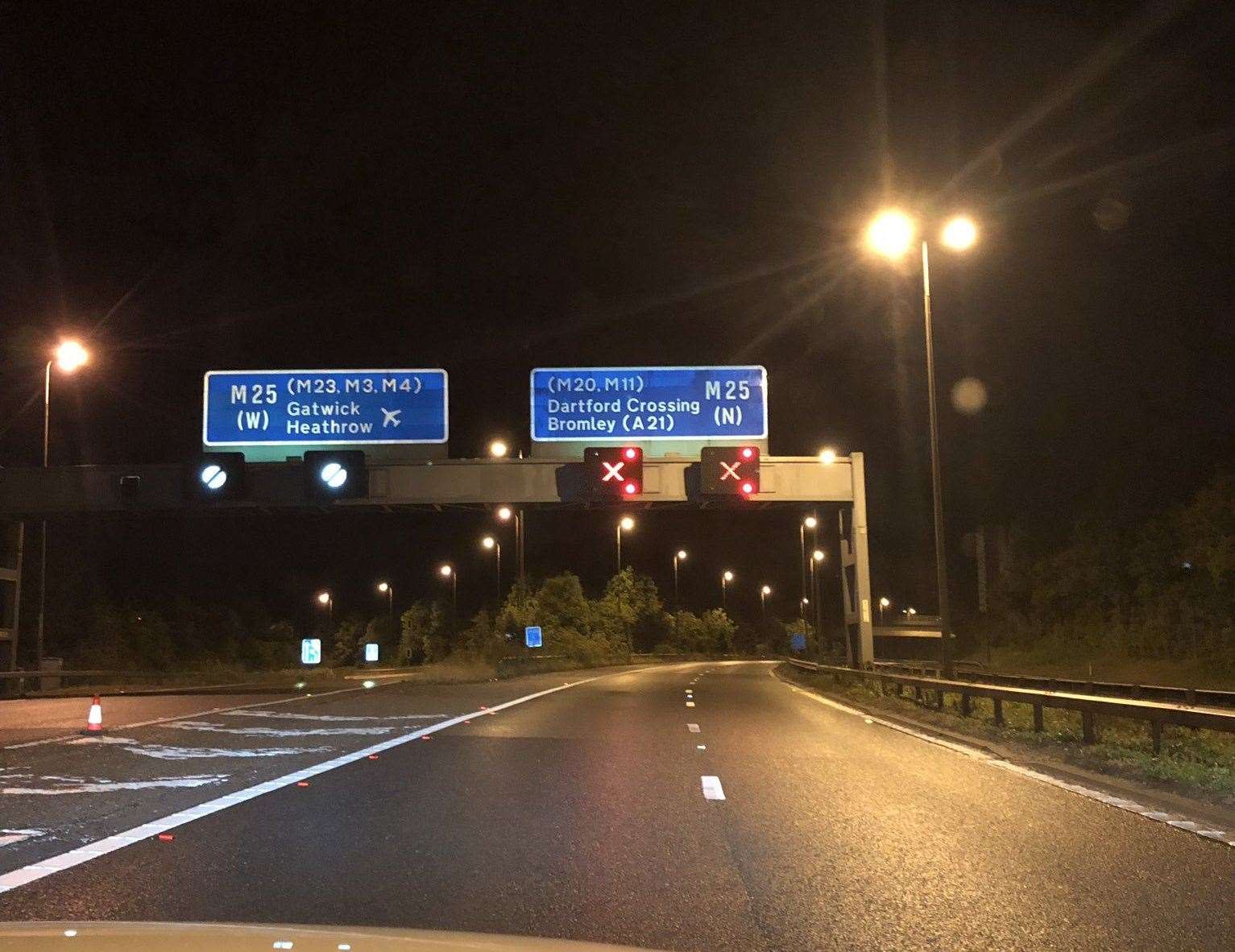 The M25 is closed in both directions (12124750)