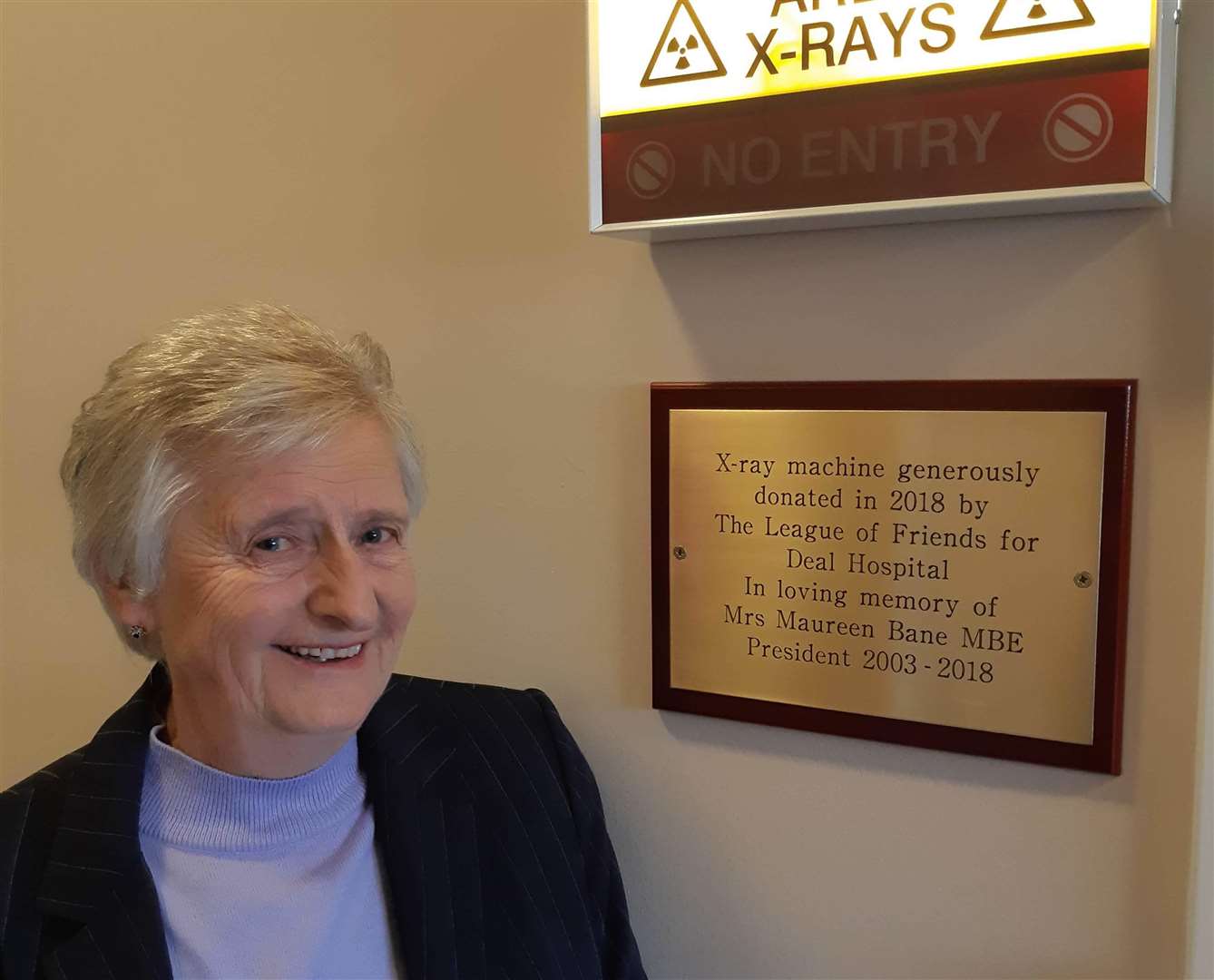 FoDH chairman Doris Thompson unveils the plaque (6604651)