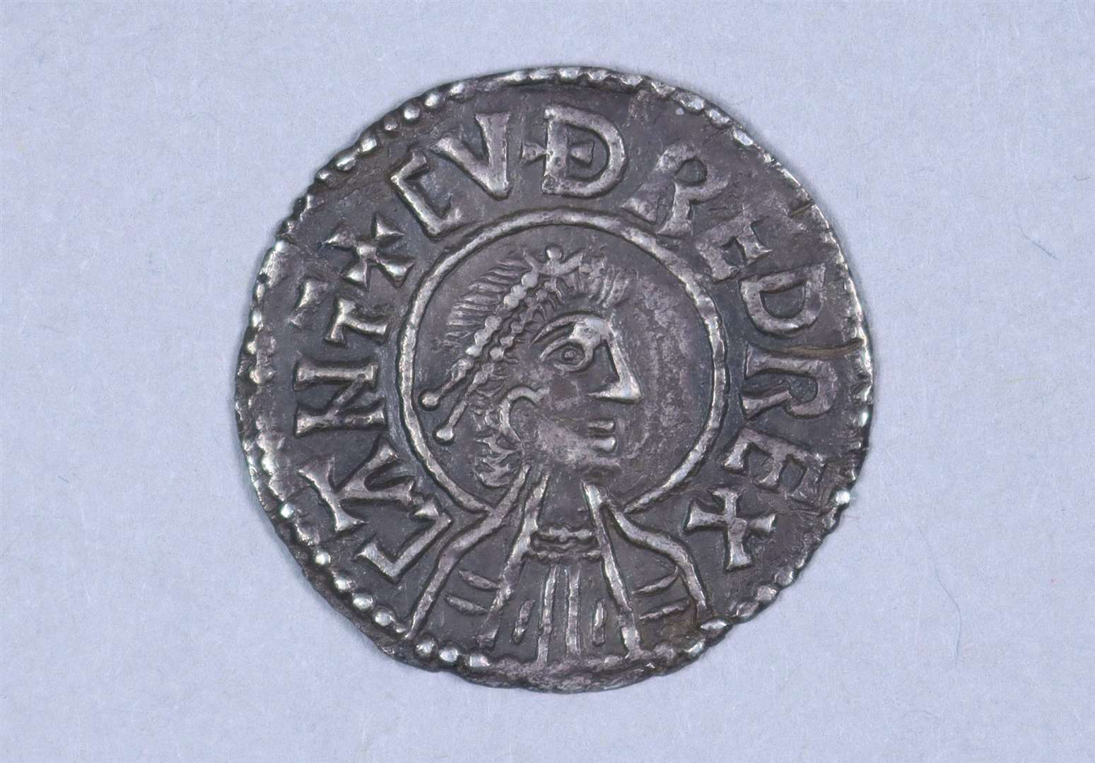 A silver portrait penny from the years 798-807 commemorates Cuthred, King of Kent