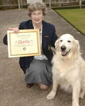 Bowls club president Diane Johnson presents the certificate to Charlie