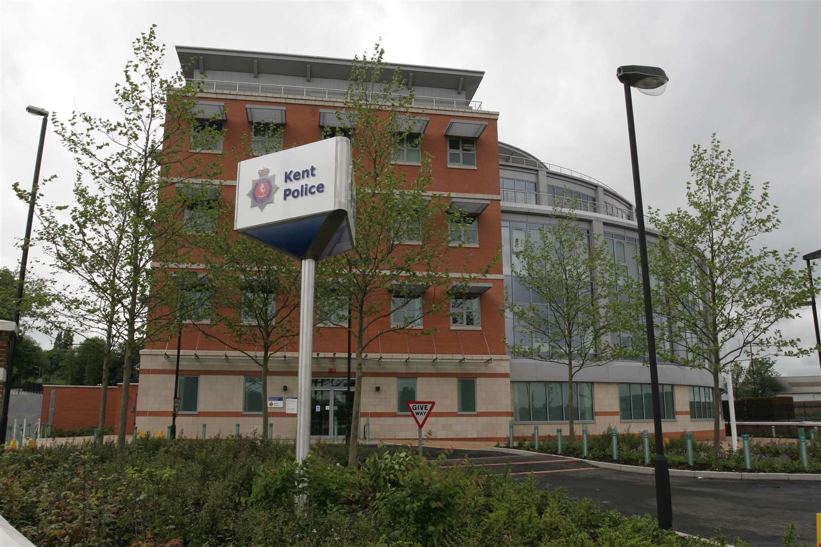 New Medway Police Station, Pier Road, Gillingham...Pictures of the new sign at the Police HQ...Byline - Picture by Peter Still. (14217776)