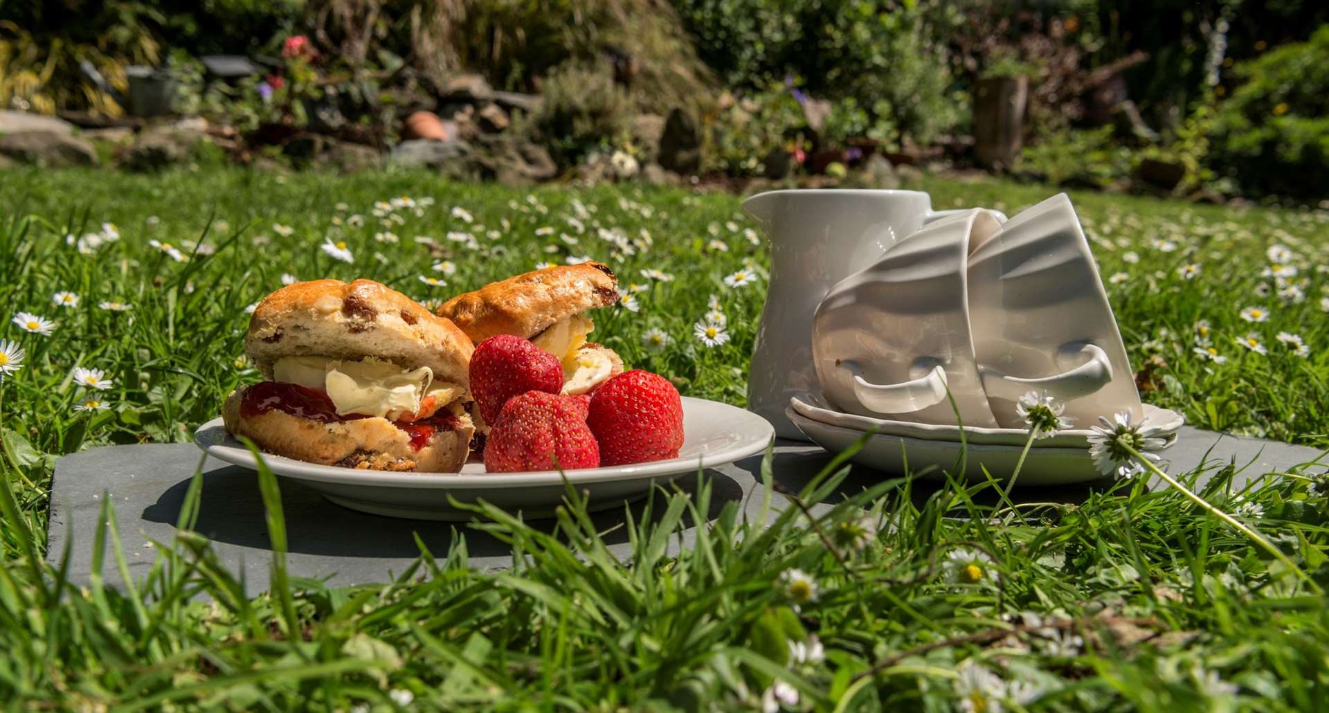 Throw down a blanket and enjoy a picnic lunch. Picture: iStock