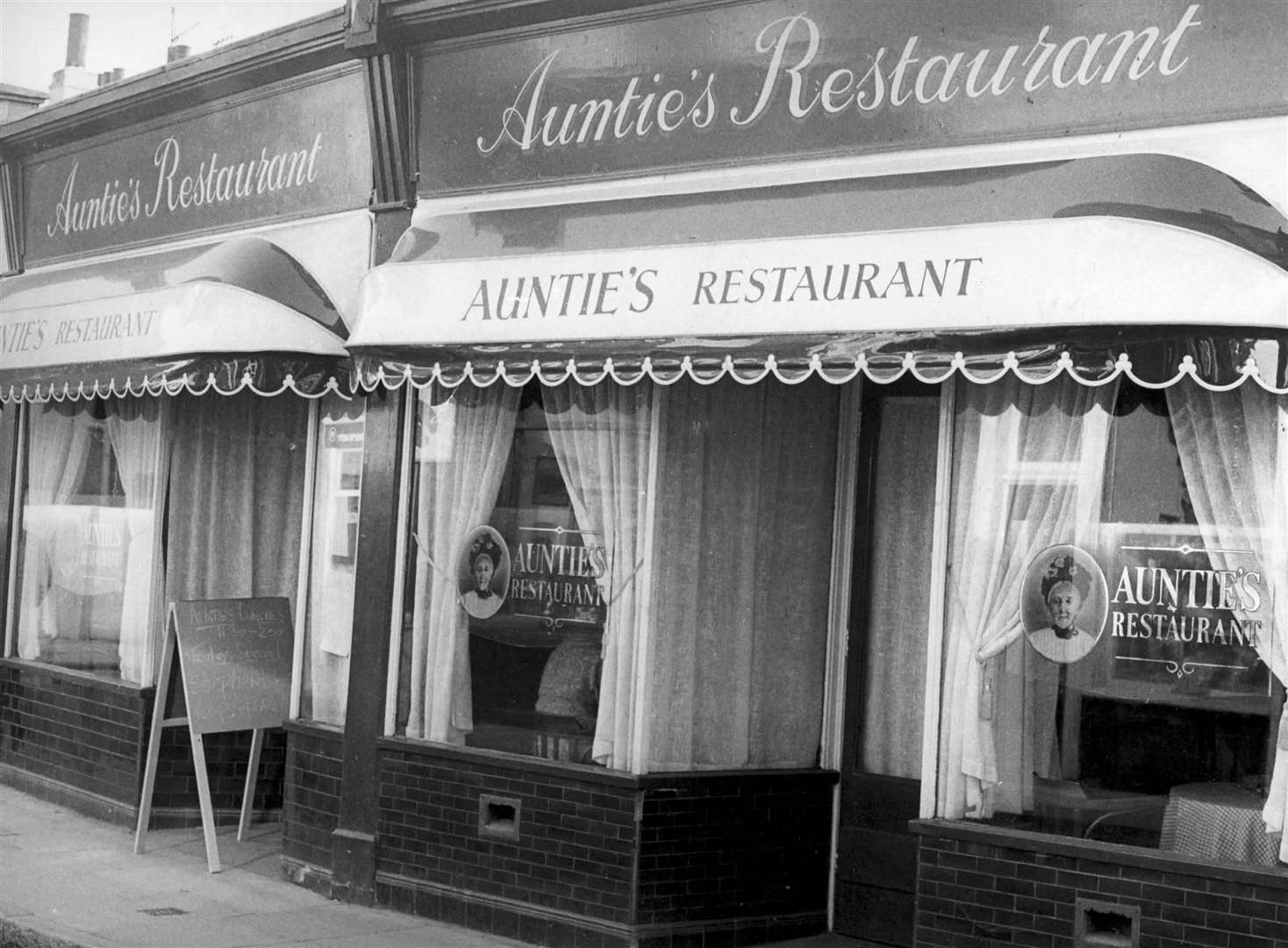Auntie's restaurant in Gravesend in March 1985. Picture: Reporter Newspapers, Gravesend