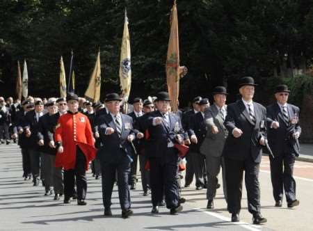 Veterans leave the Old Sessions House to parade to the Cathedral