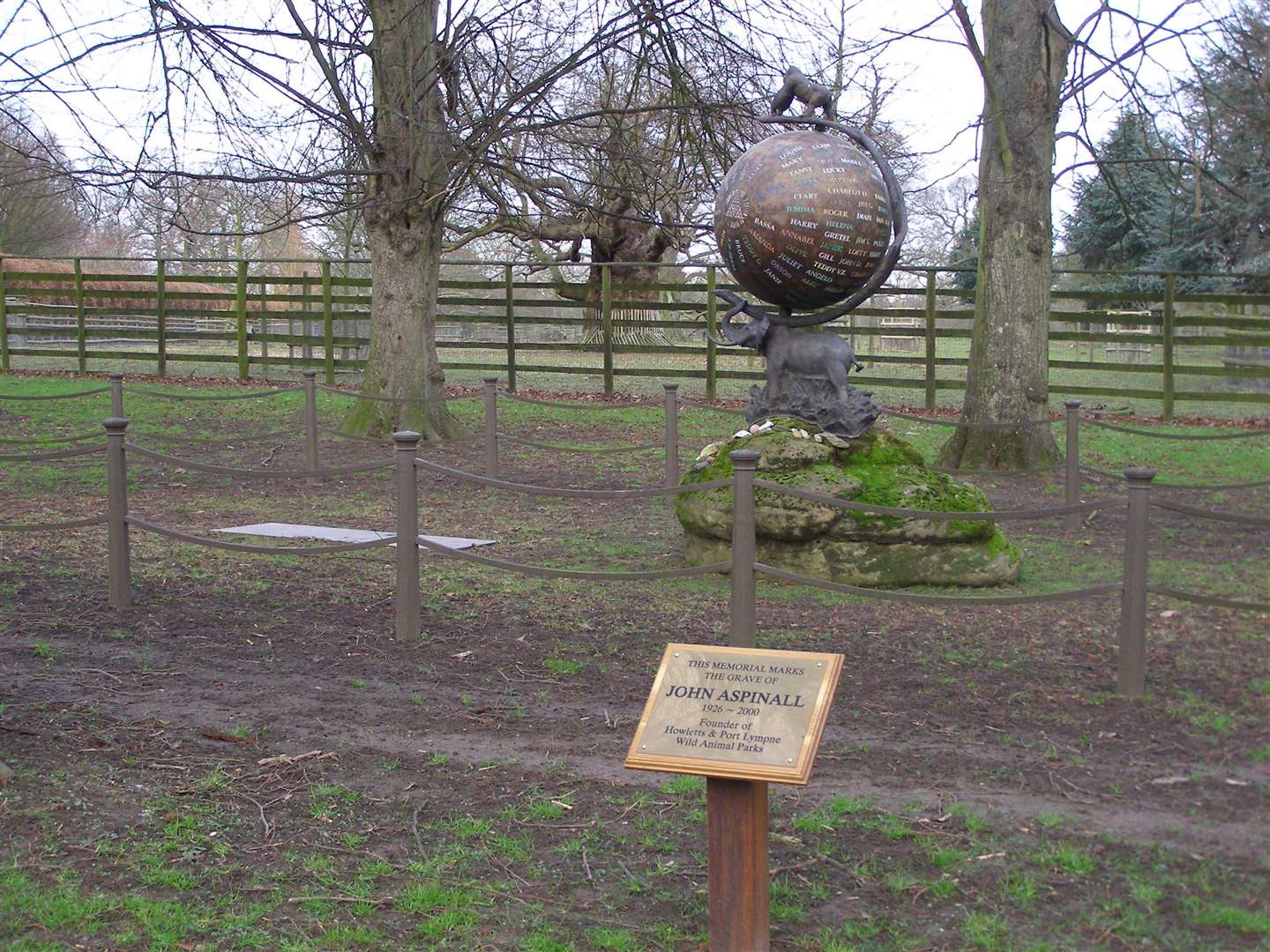 John Aspinall's final resting place at Howletts