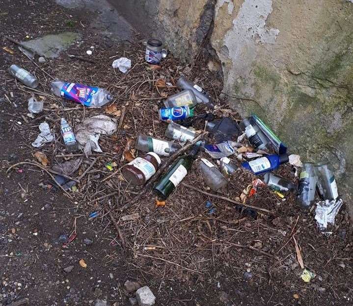 Fly tipping and waste strewn in alleyways between Elthelbert Road and Athelston Road in Margate (8433325)