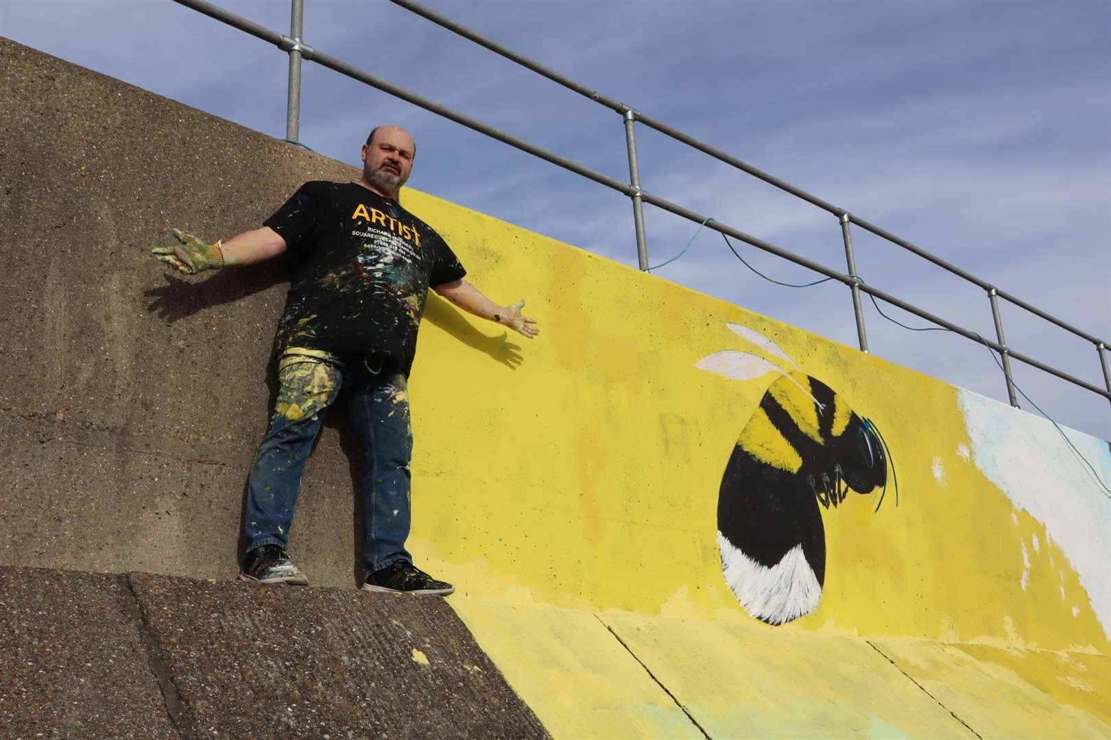 Sheppey artist Richard Jeferies at work painting a giant bee on the seawall at Barton's Point, Sheerness (32033652)