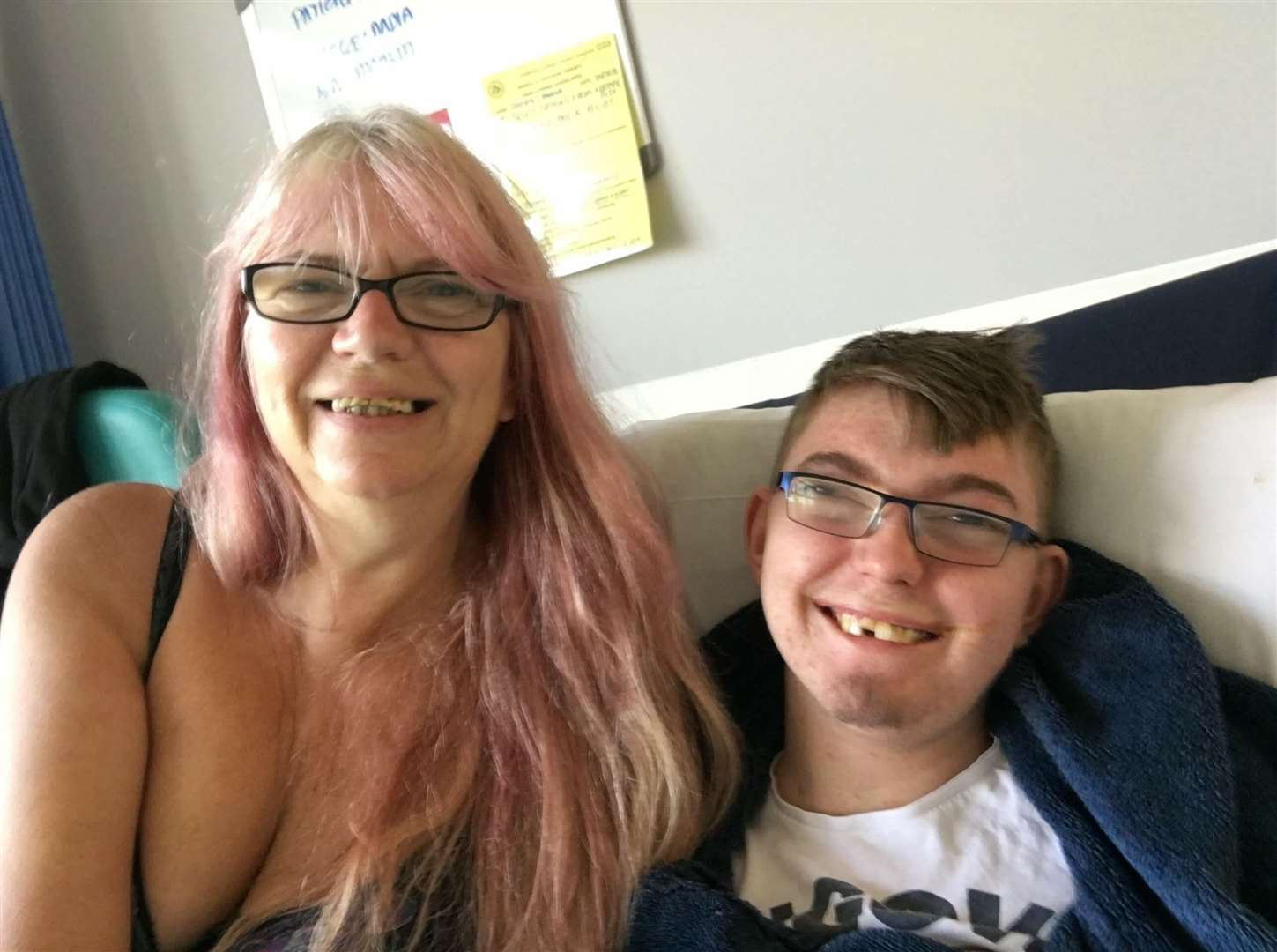 Samuel Thorne with his mum Linda in hospital before his condition deteriorated