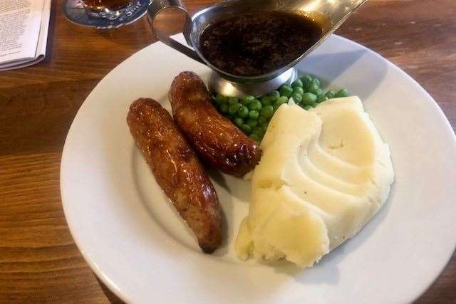 I didn’t have it in my mind when I walked in, but was more than happy when barman Paul persuaded me to sample the sausage, mash and peas