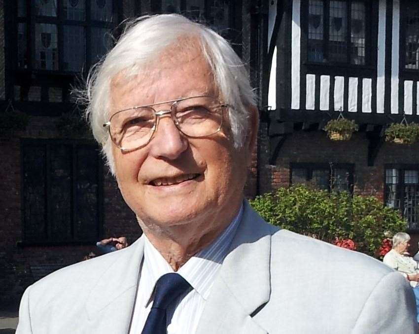 Former Sandwich town councillor Dick Perry has died