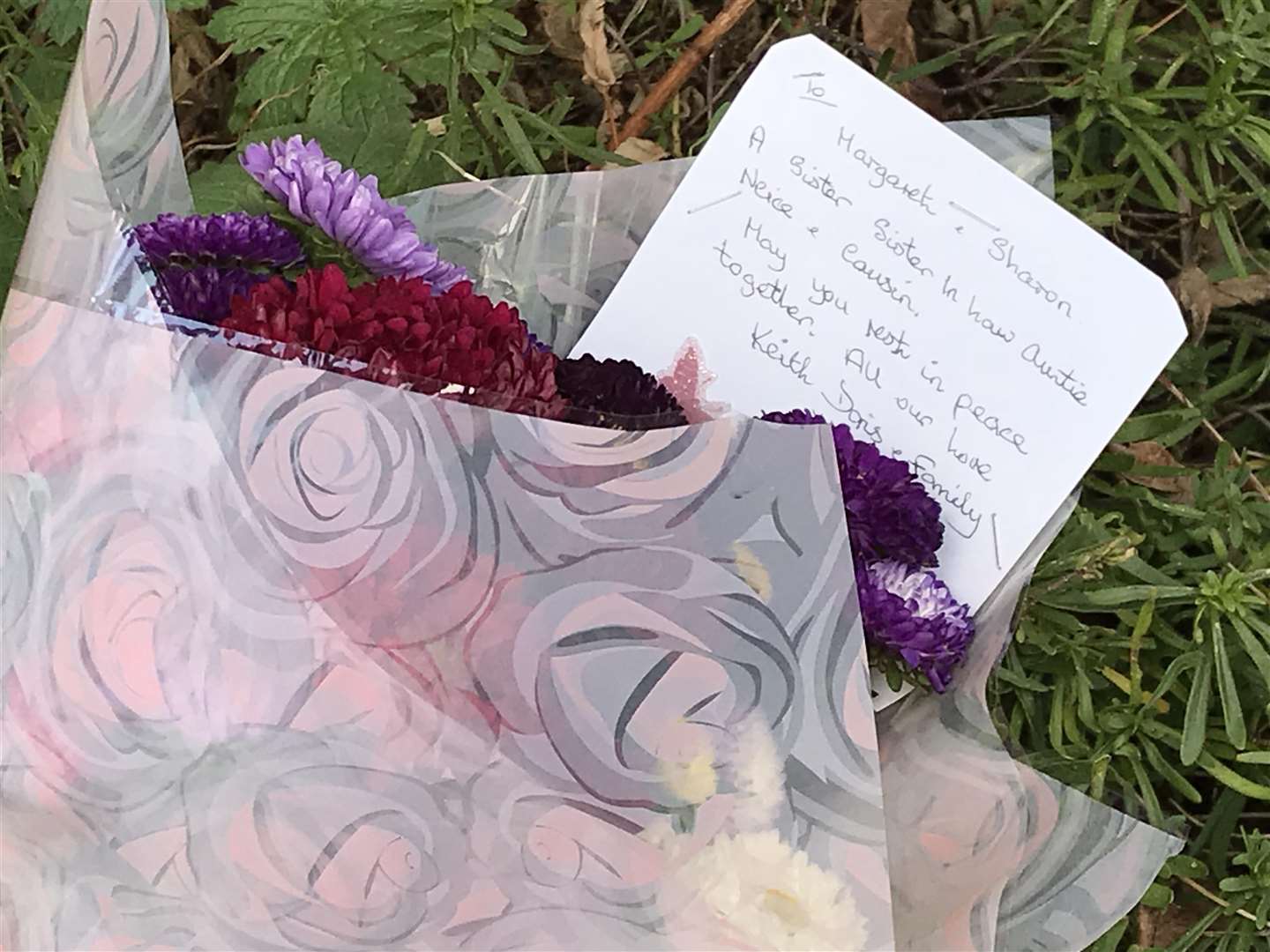 Floral tributes left in memory of Margaret and Sharon Harris (4546070)