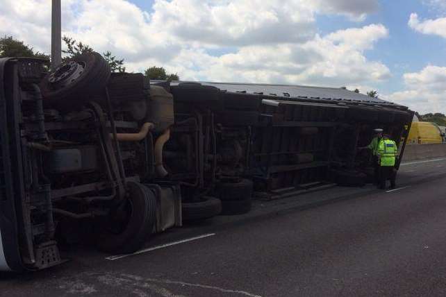 Police at the scene of the overturned HGV on the M25. Picture: @Kentpoliceroads