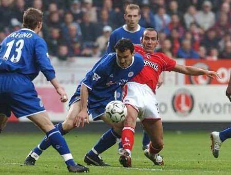 Paulo Di Canio battles for possession with Leicester's Nikos Dabizas. Picture: MATTHEW WALKER